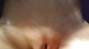 විශිෂ්ට තනපට සහිත විස්මිත MILF ඇත්ත වශයෙන්ම වංචාකාර ගණිකාවකි