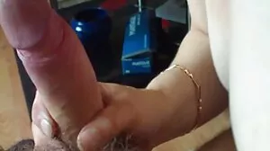 Blonde MILF නැවුම් මස් සඳහා නිකුත් කර ඇත