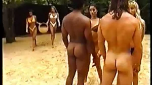 නරක පිරිමි ළමයින් තම කුකුළන් උරා බොති